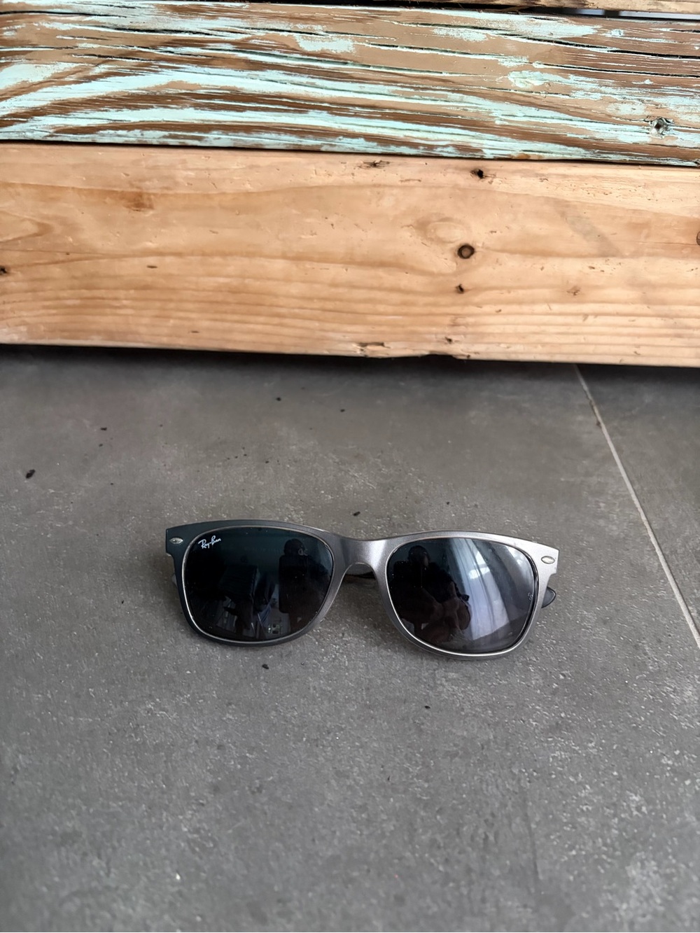 Ray-Ban New Wayfarer RB2132 6143/71 Gunmetal Gray Sunglasses – 55mm